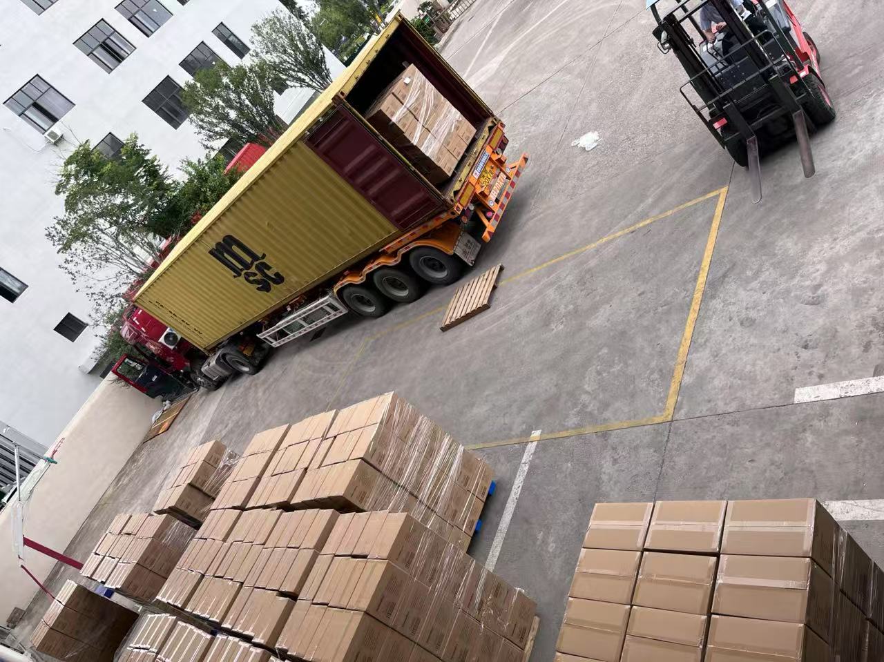 Landsign sender med succes partier af varer