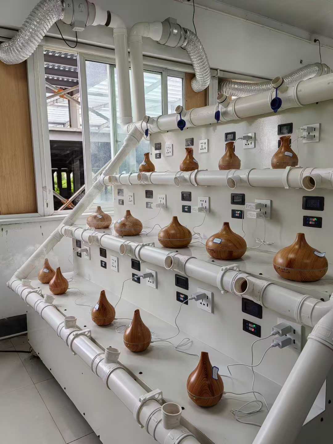 Ældningstesten for træaromatsprederen er i gang